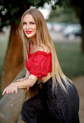 Ukraine girl hot Nataliia from Poltava age 38